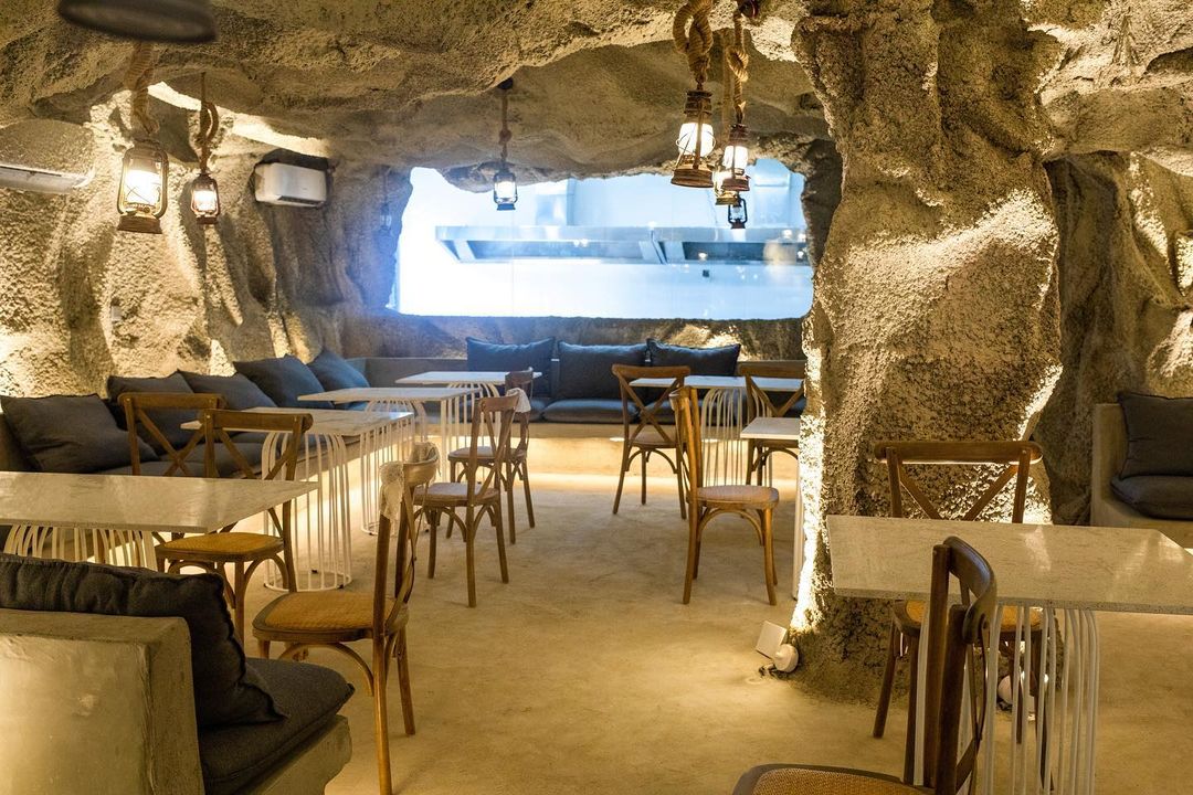 Липцы пещеры. Пещерный ресторан Вардгеса. Ресторан пещера Оренбург. Ресторан в пещере. Кафе- ресторан пещера.